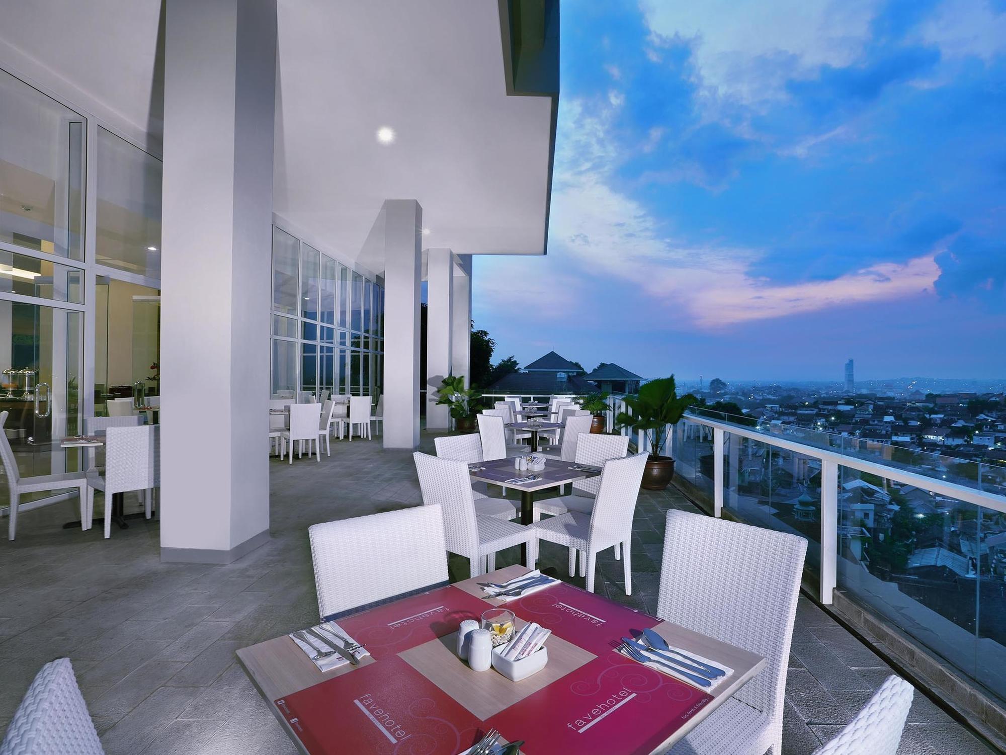 Favehotel Simpang Lima - Semarang Bagian luar foto